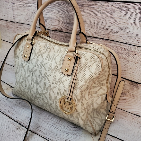 Michael Kors Large Signature MK Satchel - Picture 3 of 12